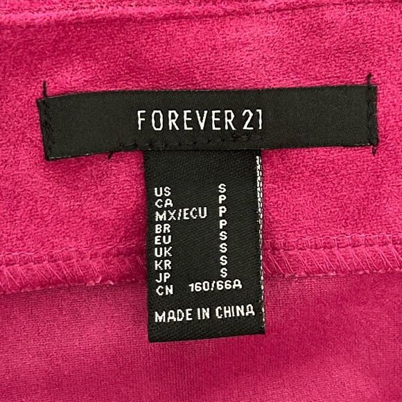 “FOREVER 21” RASPBERRY SUEDE-LIKE MINI SKIRT WITH 2 BACK ZIPPERS, SIZE SMALL - Picture 2 of 4